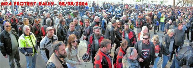 2006 MRA Crowd at Parliament House 2