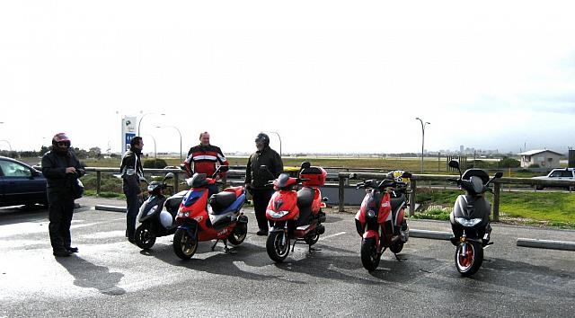 regroup at Airport lookout on Tapleys Hill Rd