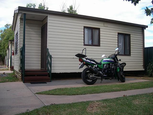 002-Mildura cabin-19Mar10.JPG