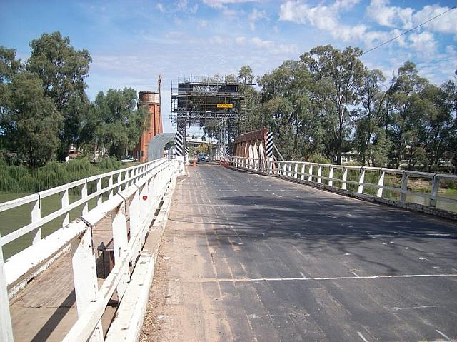 007-Bridge from Swan Hill into NSW.JPG