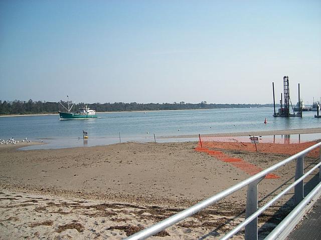 175 - Lakes entrance river.JPG