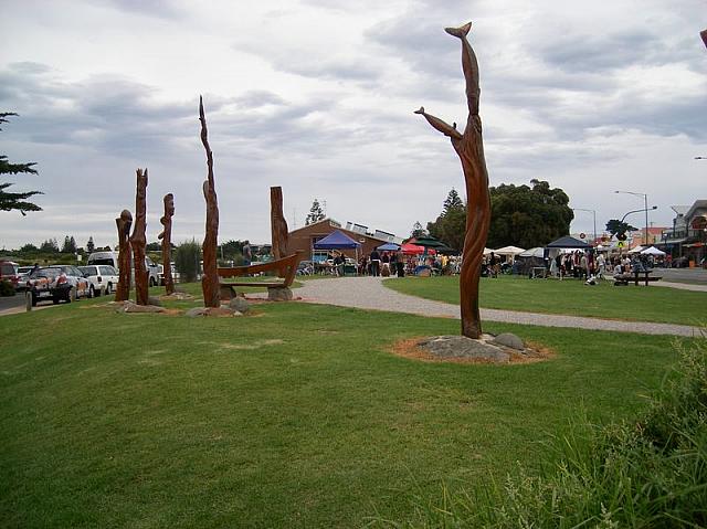 223-tree carvings, Apollo Bay.JPG